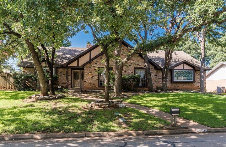 Property Photo:  2500 High Oak Drive  TX 76012 