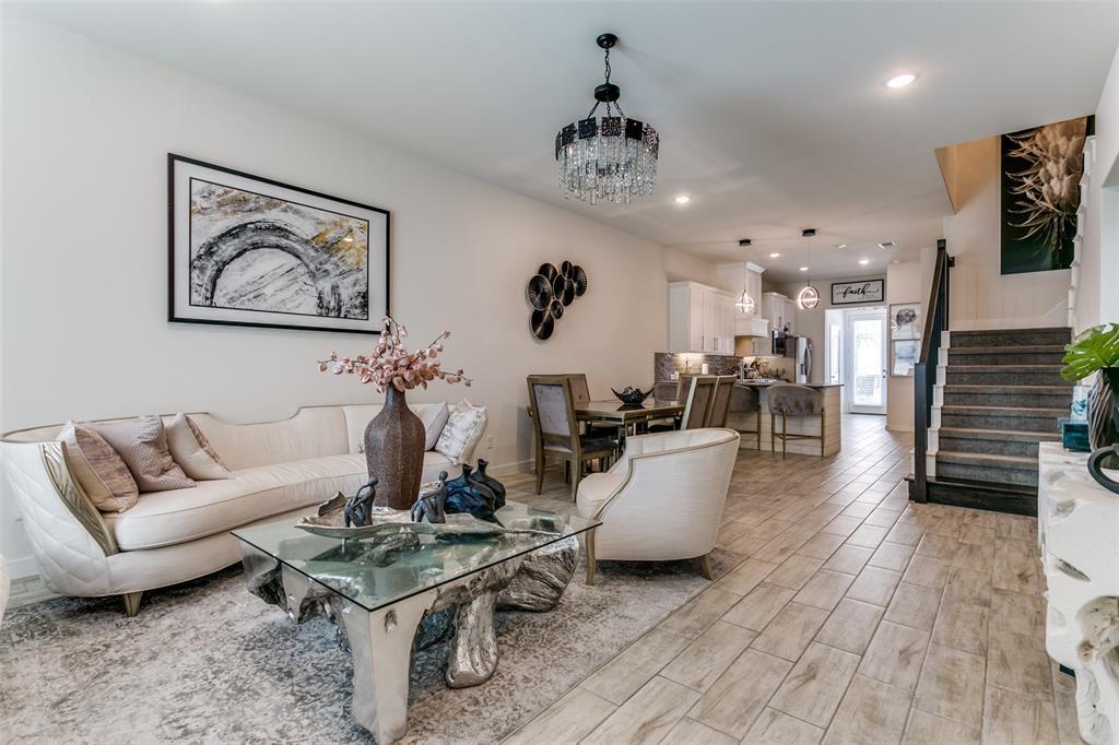 Property Photo: 213 Venice Avenue TX 75028