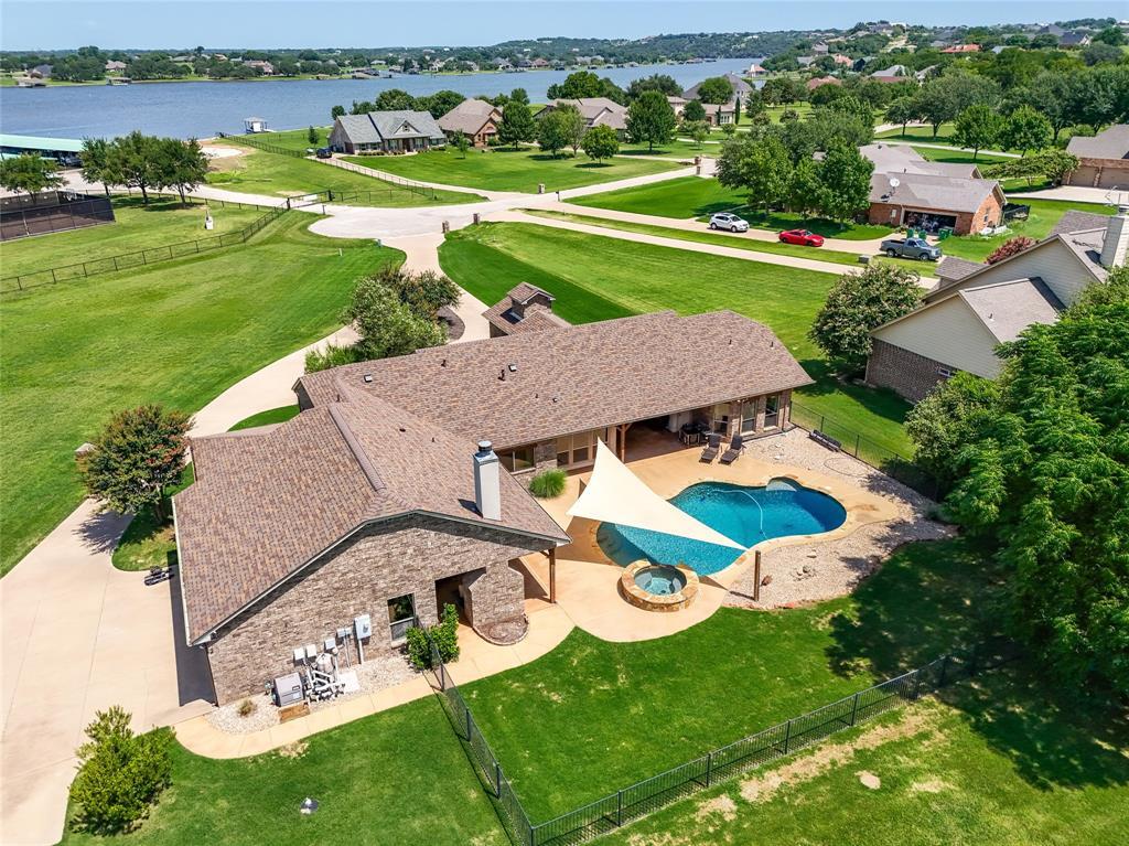 Property Photo: 1803 W Emerald Bend Court TX 76049