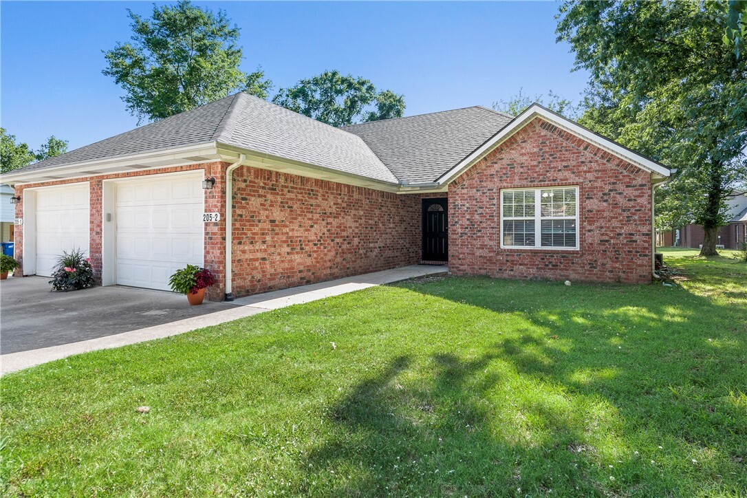 Property Photo: 205 NE J Street AR 72712