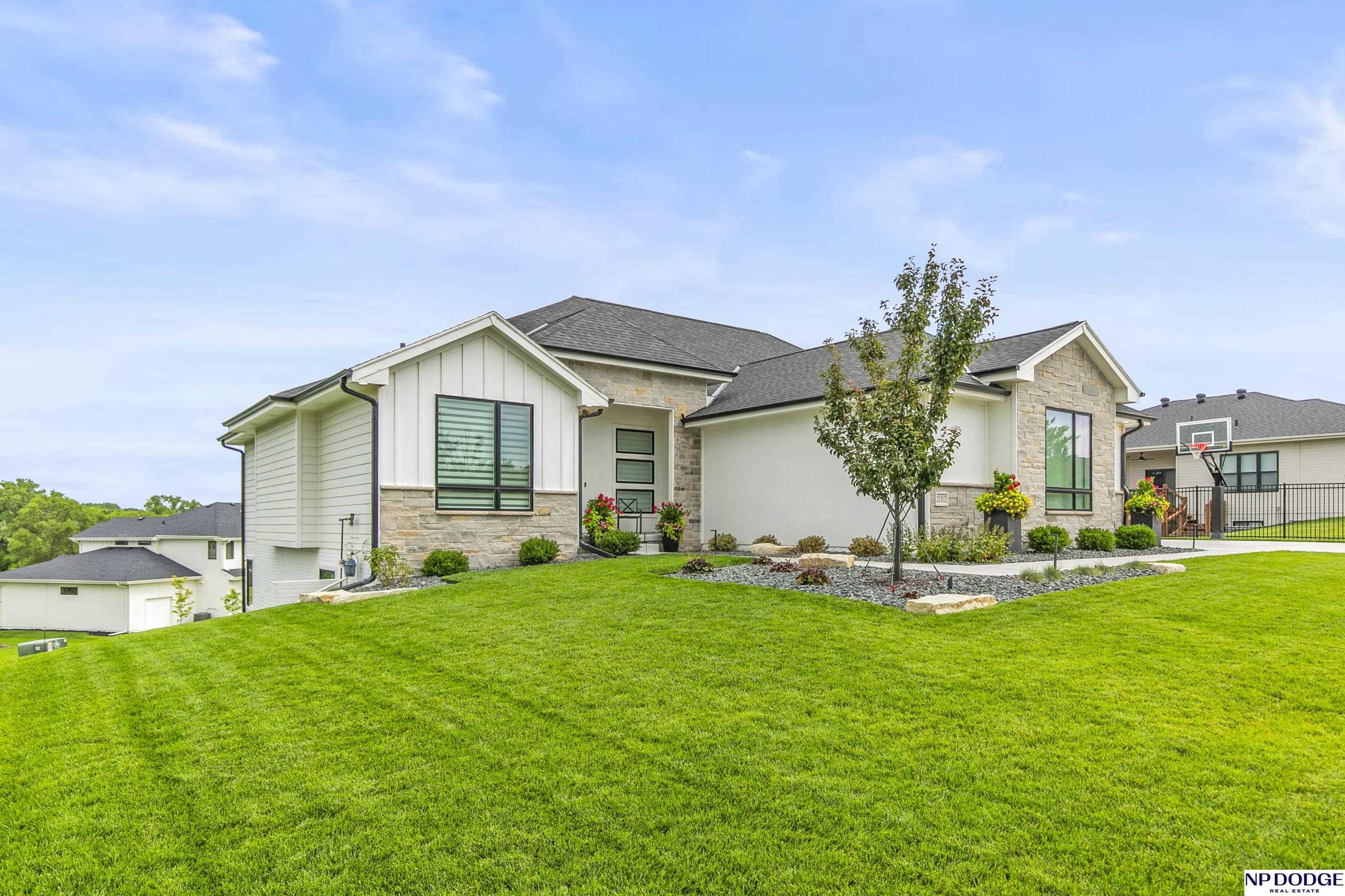 Property Photo: 21312 E Street NE 68022