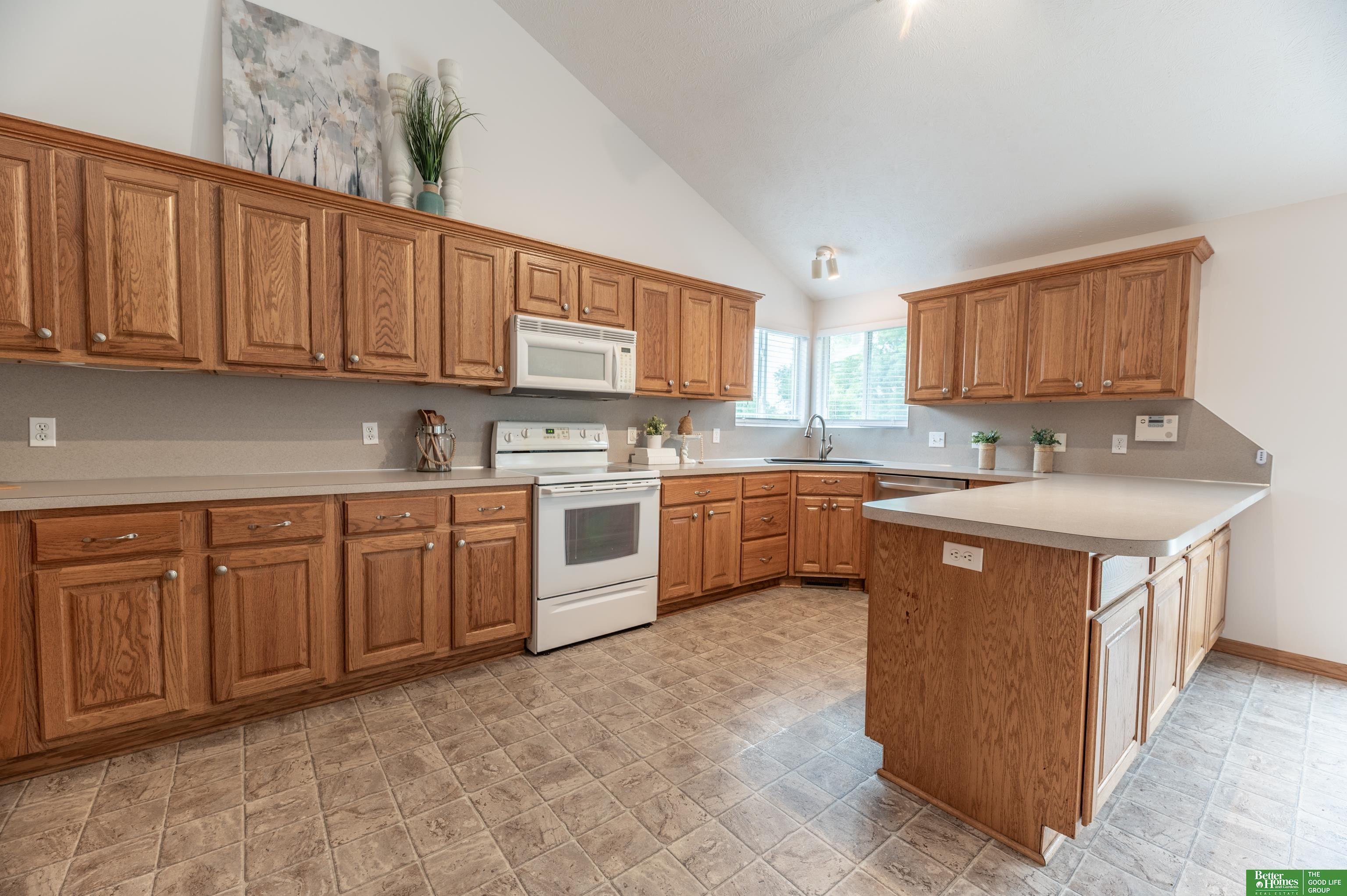 Property Photo: 15818 Timberlane Drive NE 68136