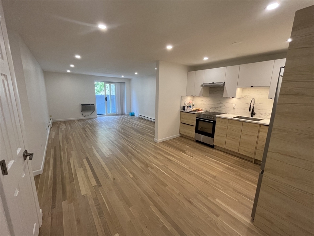 Property Photo: 39 Englewood Ave 18 MA 02135