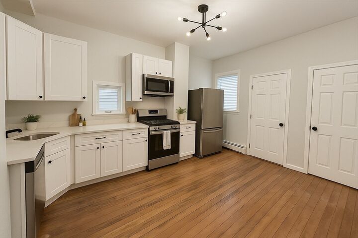 Property Photo:  564 E 6th St 1  MA 02127 