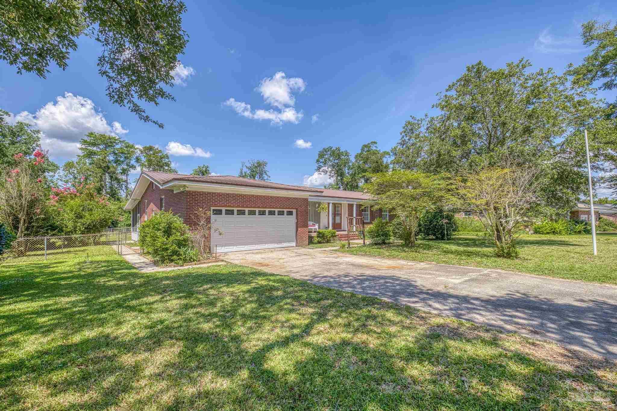 Property Photo:  7 N 77th Ave  FL 32506 