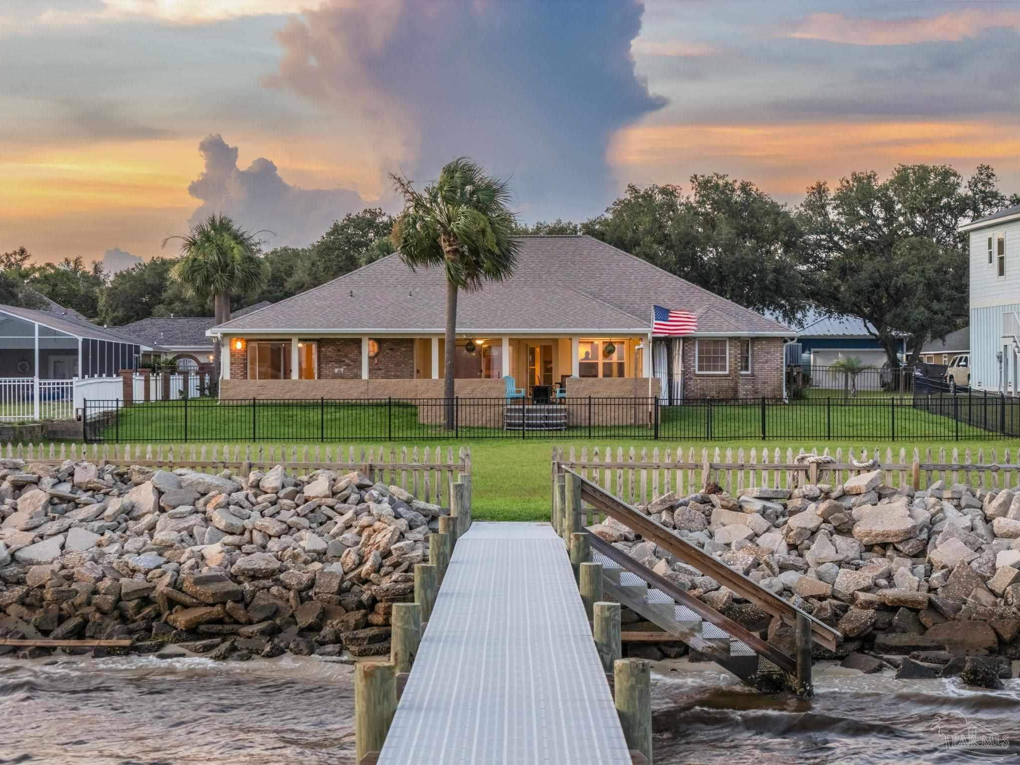 Property Photo: 9275 Lilge Cir FL 32566