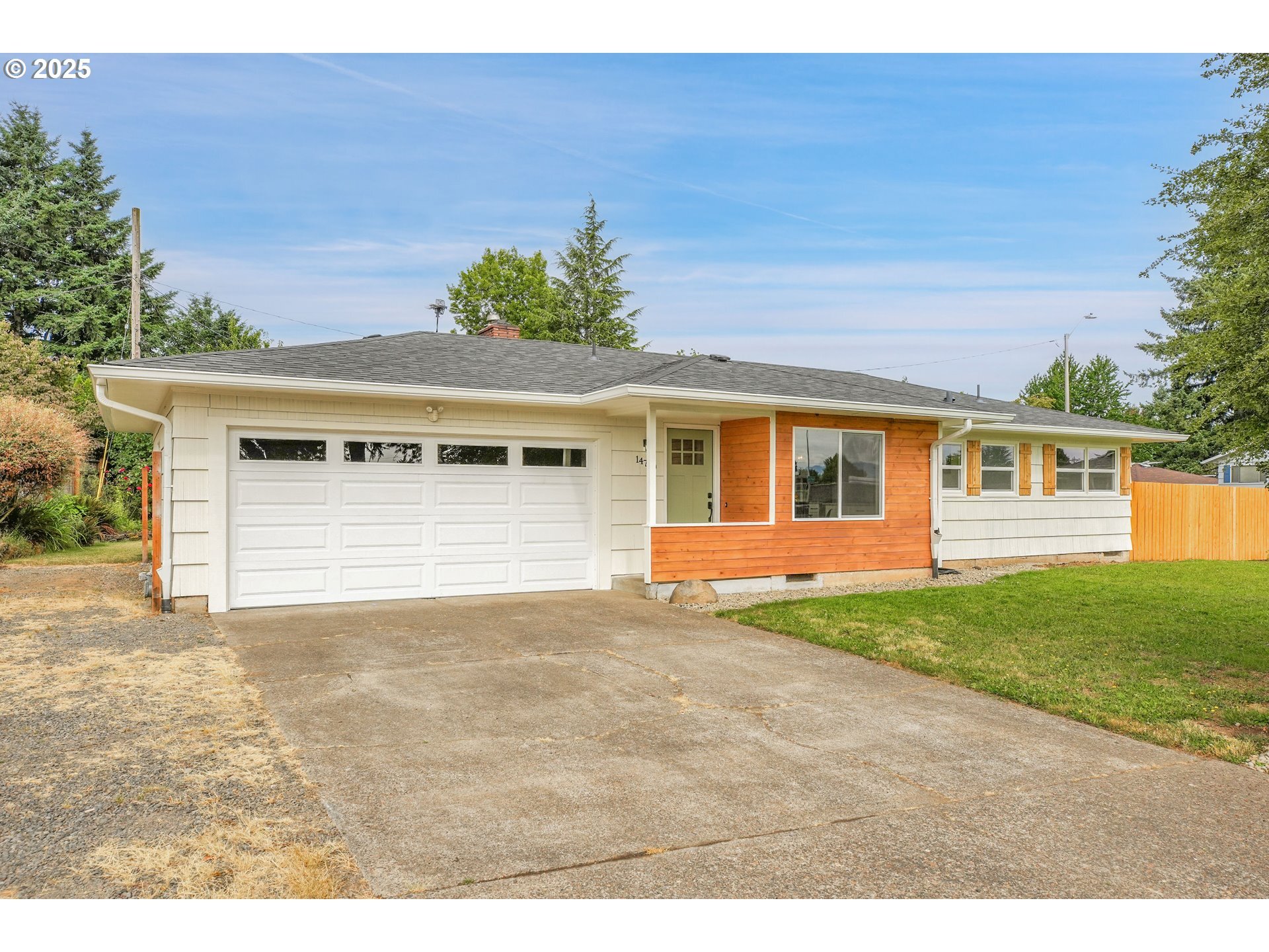 Property Photo: 14710 NE Knott Ct OR 97230