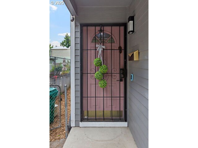 Property Photo: 1512 SE 84th Ave OR 97216