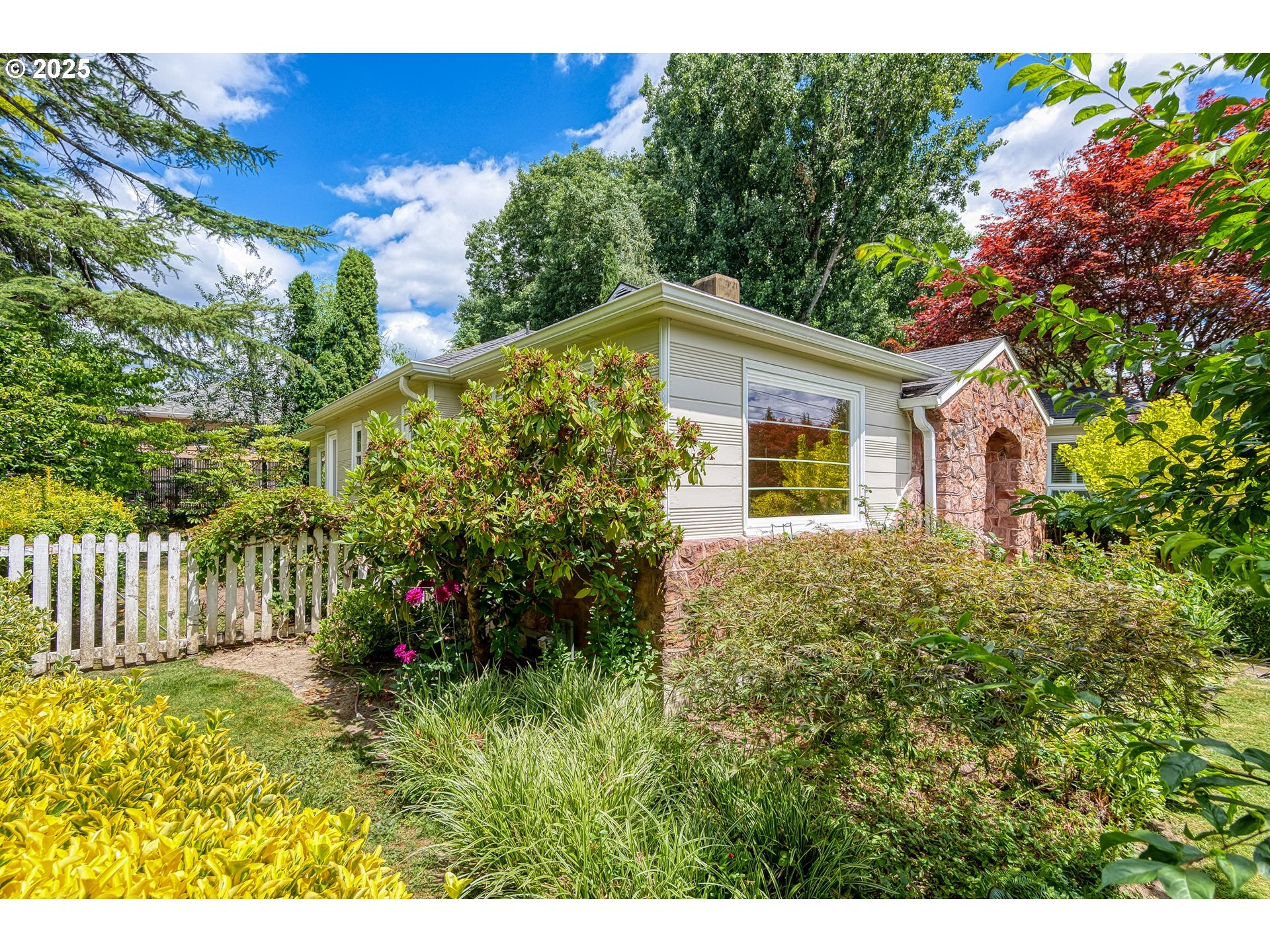 Property Photo: 8285 SW Parrway Dr OR 97225