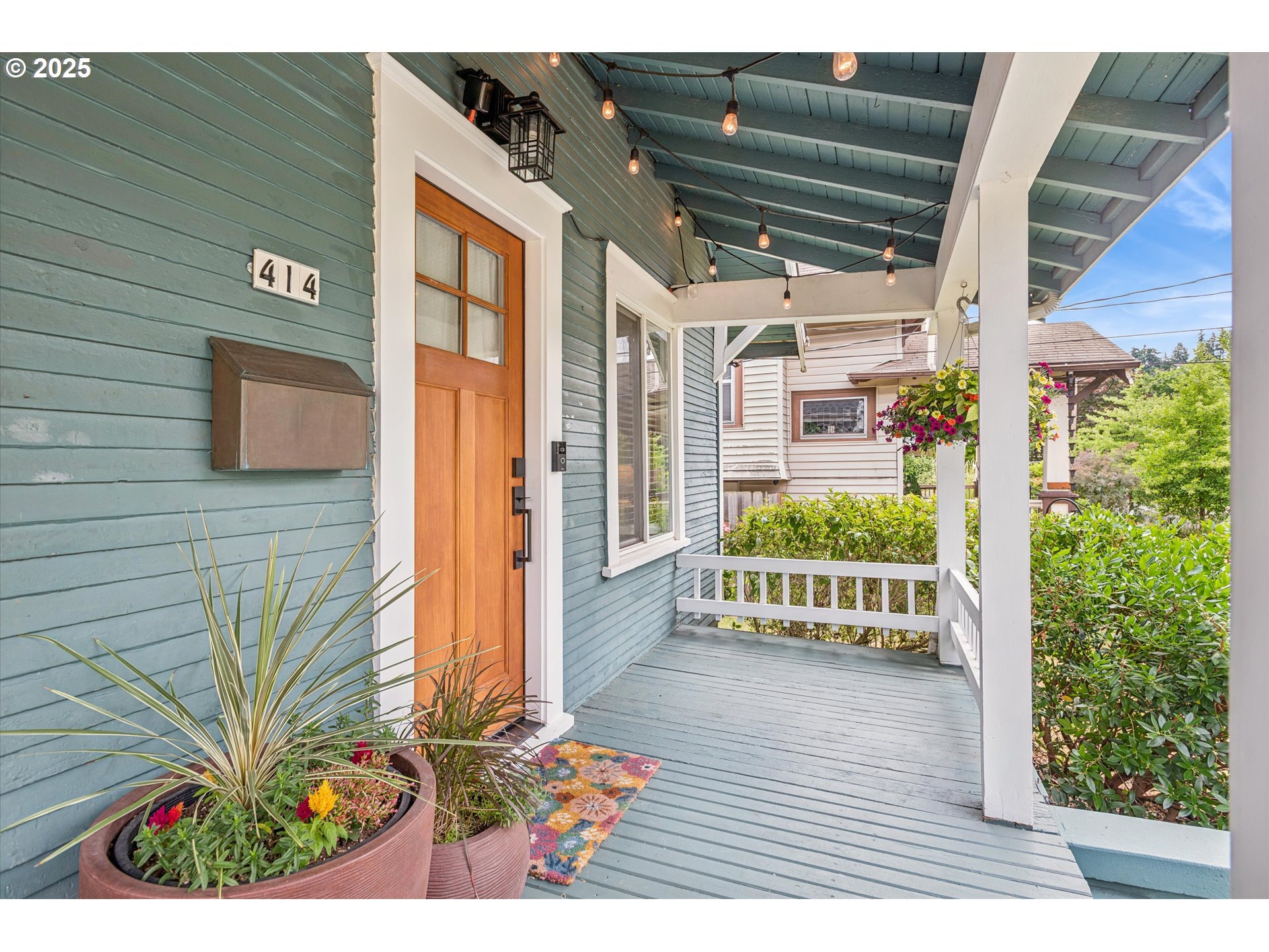 Property Photo:  414 NE 71st Ave  OR 97213 