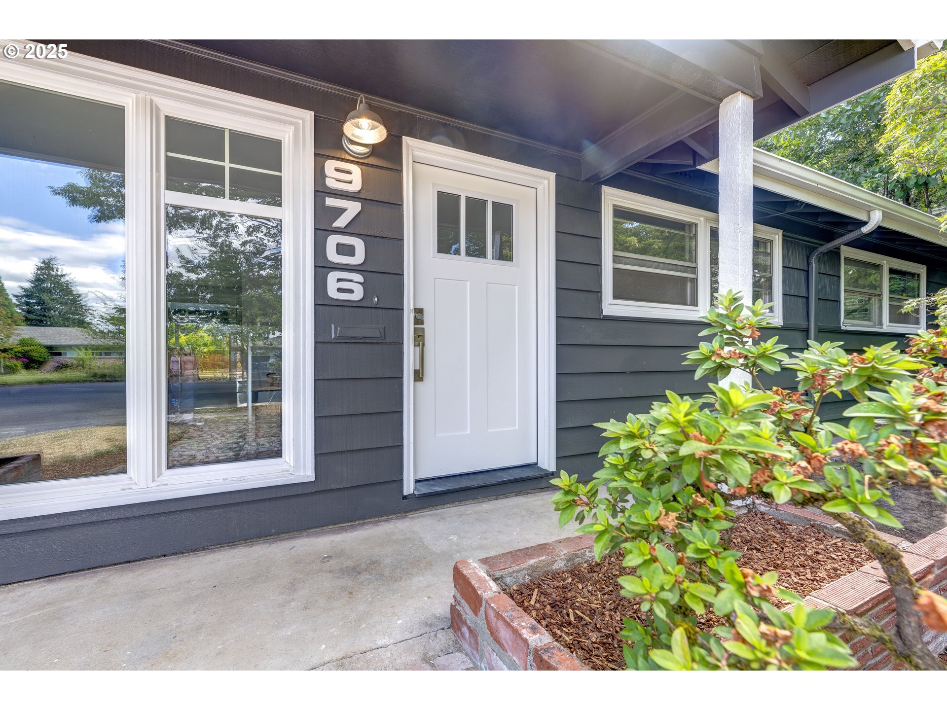 Property Photo: 9706 SE Grant Ct OR 97216