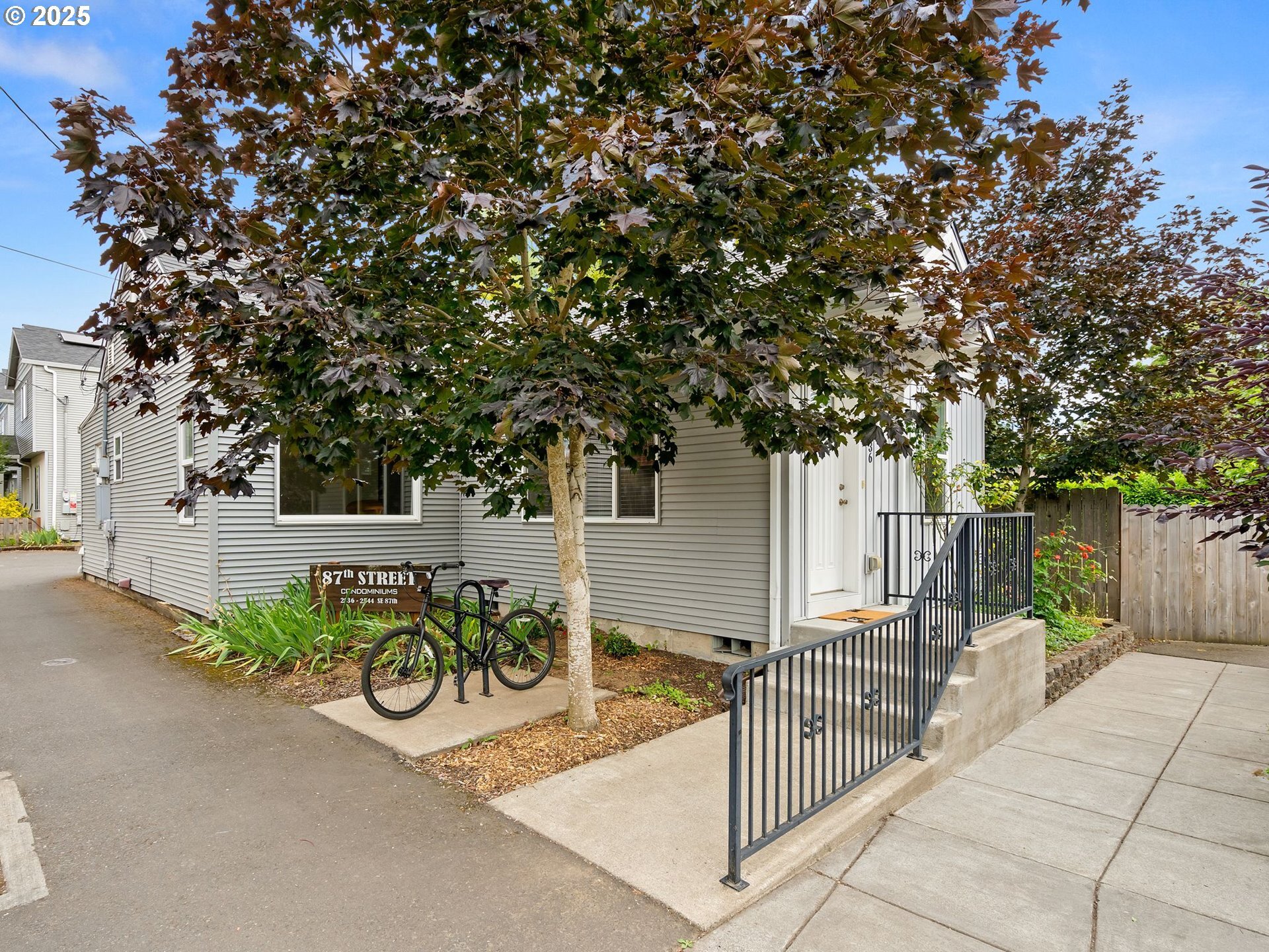 2536 SE 87th Ave  Portland OR 97266 photo