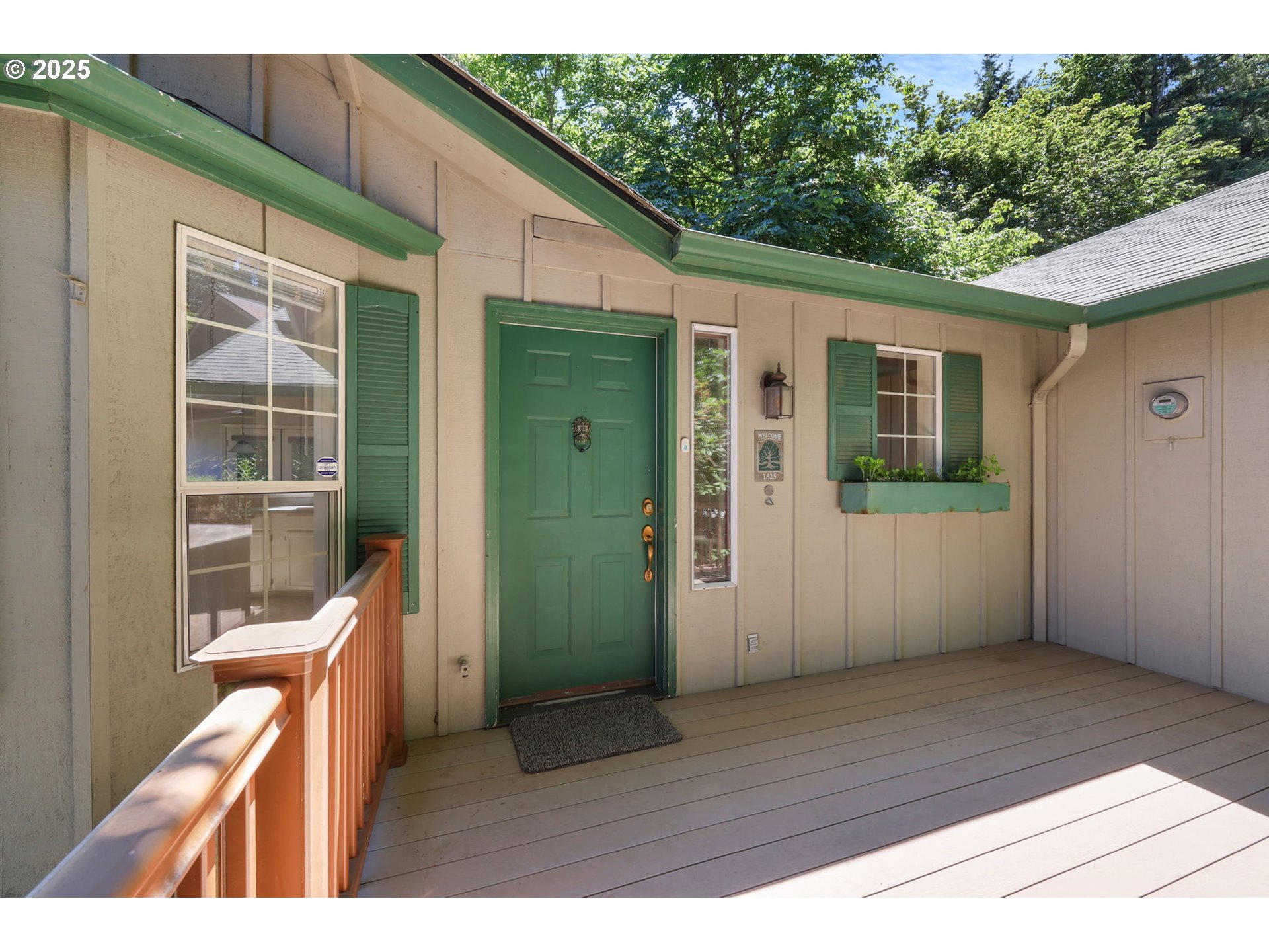 Property Photo:  1825 Cameo Dr  OR 97405 