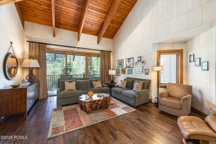 Property Photo: 1308 Pinnacle Court UT 84060