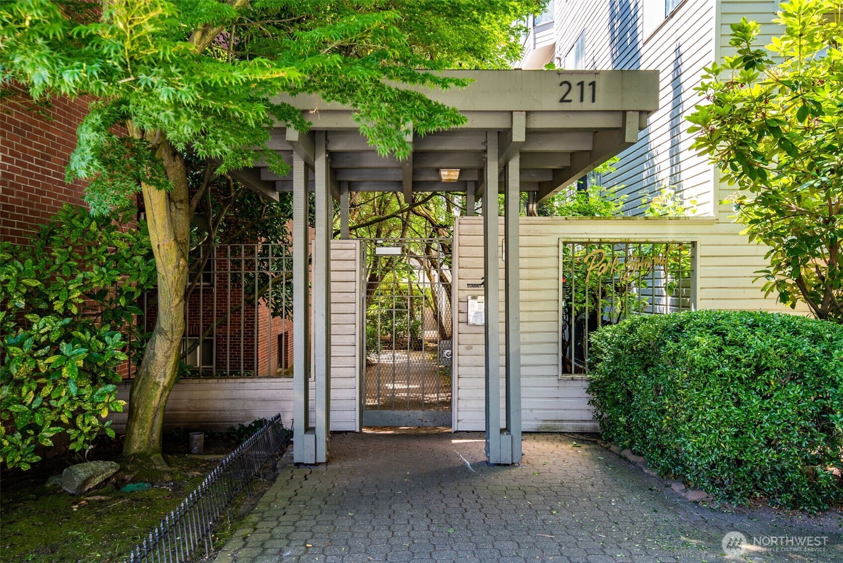 Property Photo: 211 E Summit Avenue S117 WA 98102