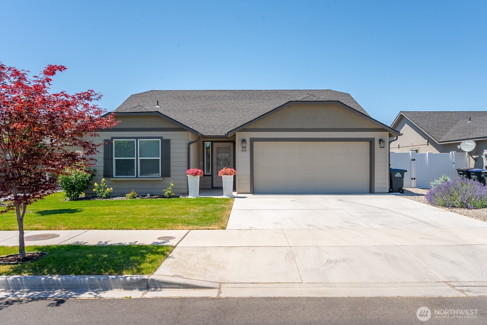 Property Photo: 614 S Rees Street WA 98837