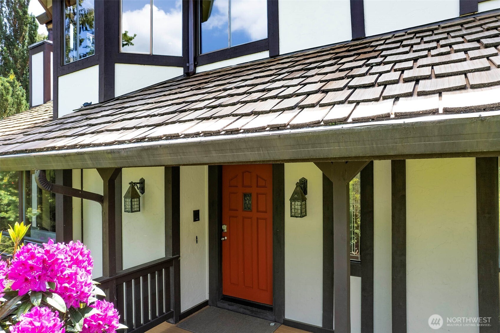 Property Photo:  2120  Squak Mountain Loop SW  WA 98027 