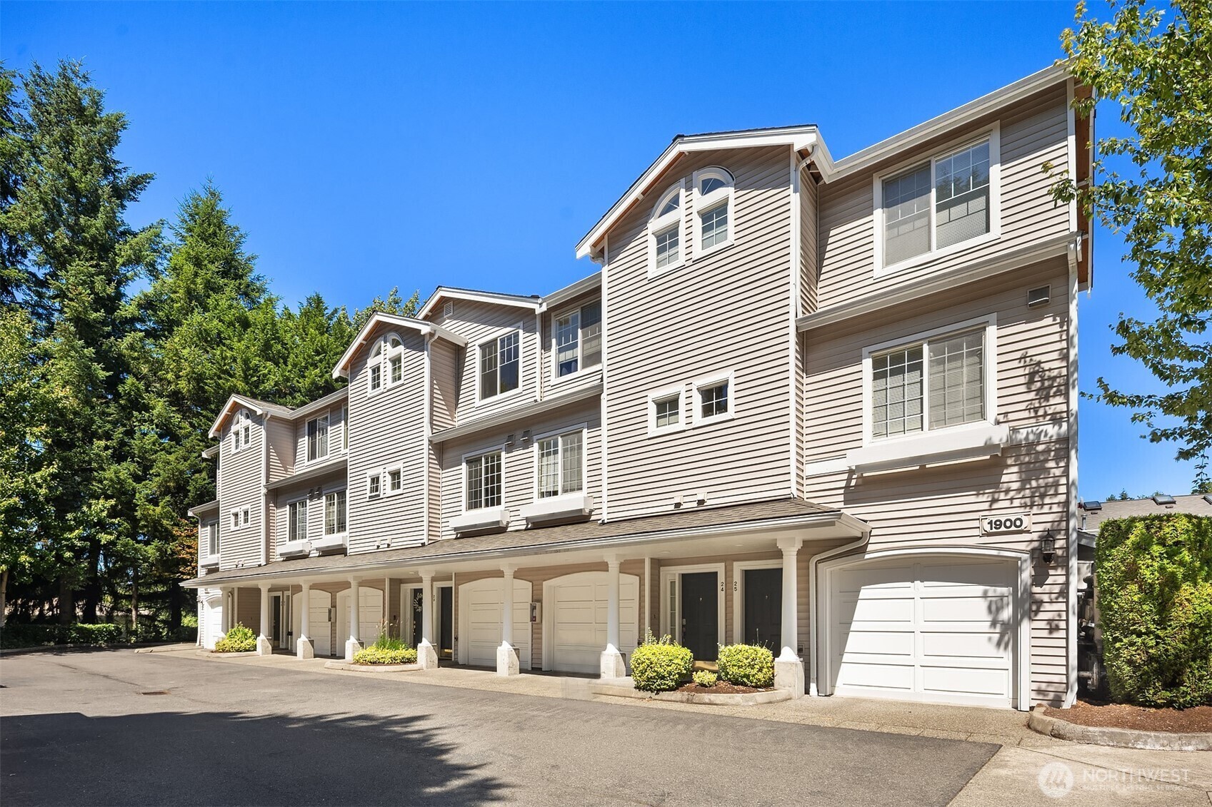 Property Photo: 1900 132nd Avenue SE I-23 WA 98005