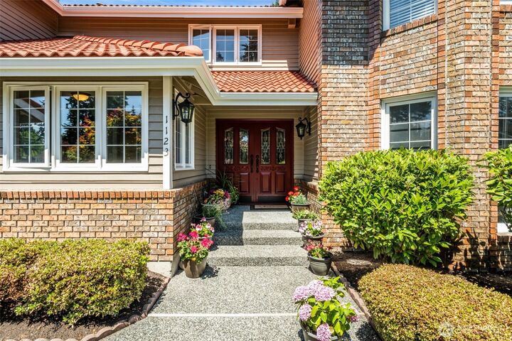 Property Photo:  1123  142nd Place SE  WA 98012 