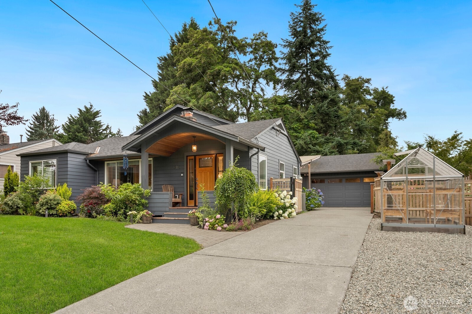 Property Photo: 916 NE 117th Street WA 98125