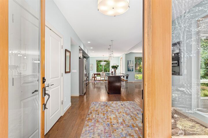 Property Photo: 9310 Hemlock Avenue NE WA 98110