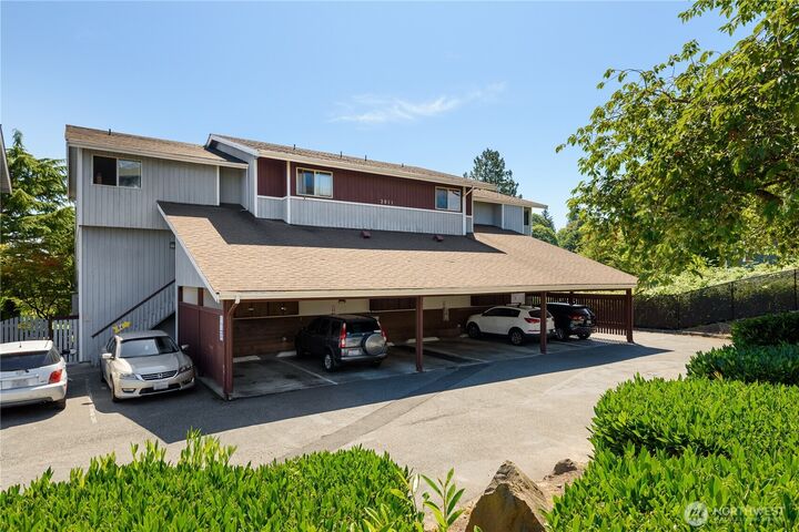 Property Photo:  3911  Wetmore Avenue 6B  WA 98201 