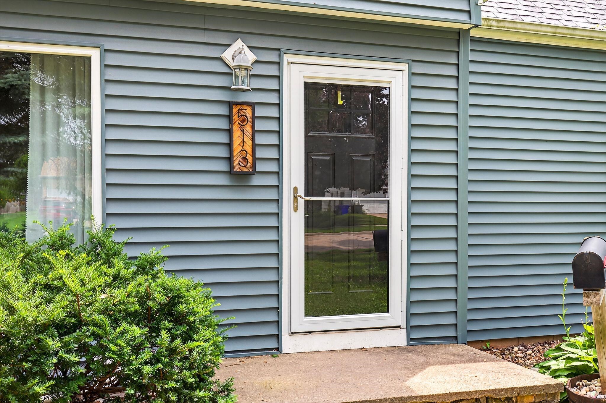 Property Photo: 513 E Glendale Avenue WI 54911-2942