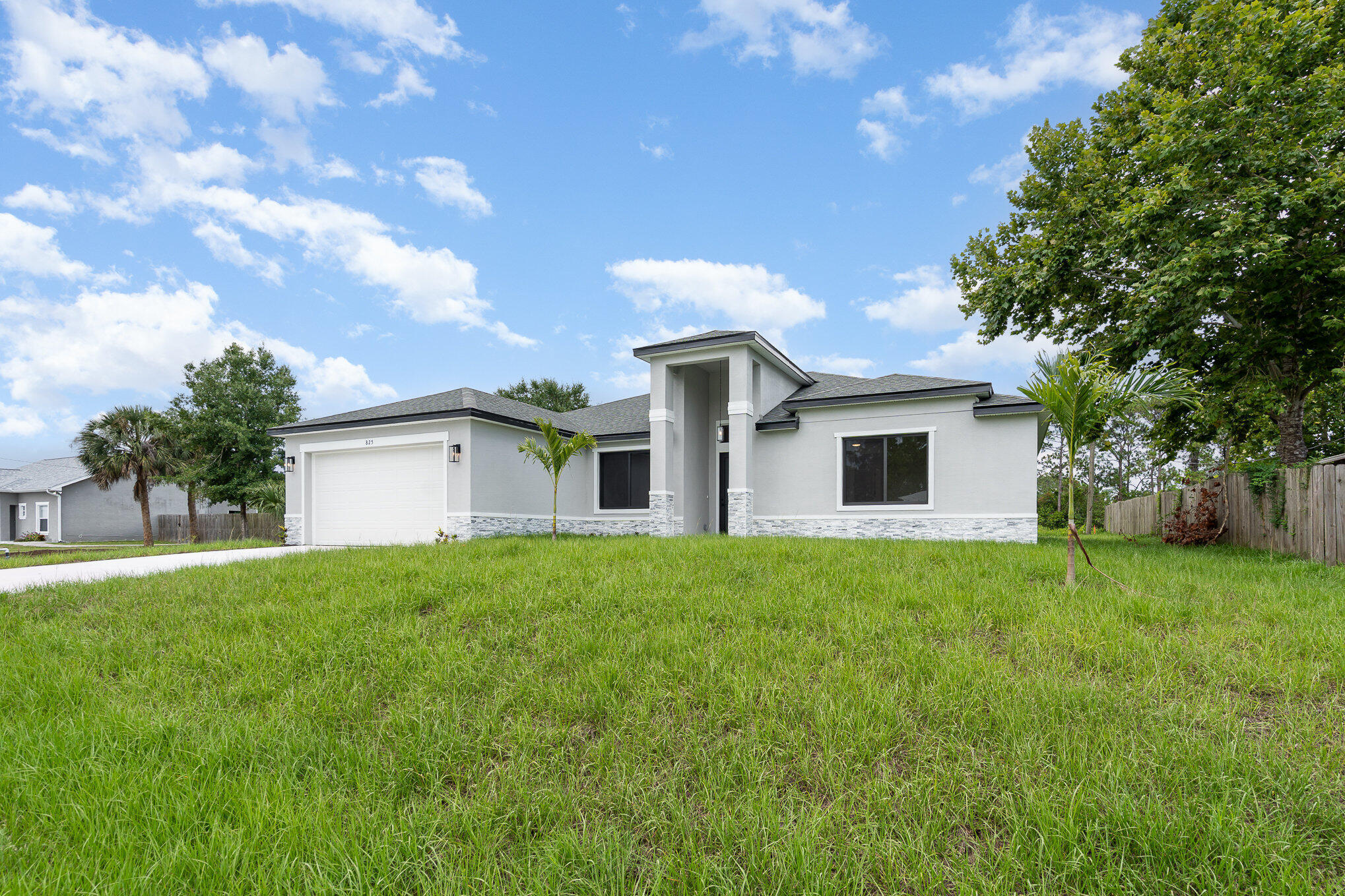 Property Photo: 825 Tejon Avenue SW FL 32908