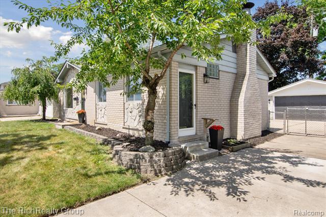 Property Photo:  38614 Mason Street  MI 48154 