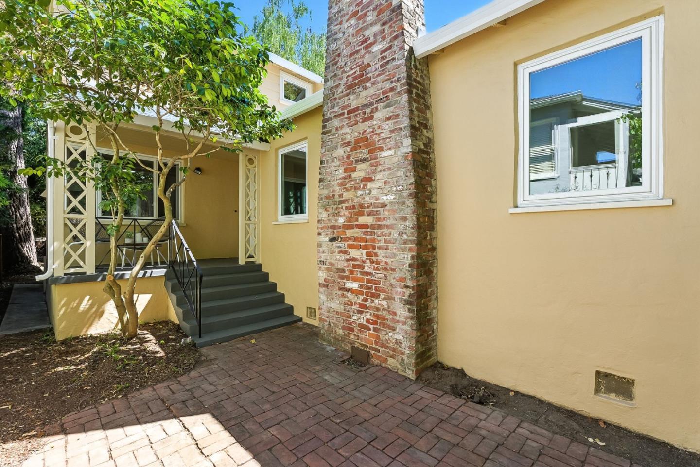 Property Photo: 409 Seville Way CA 94402