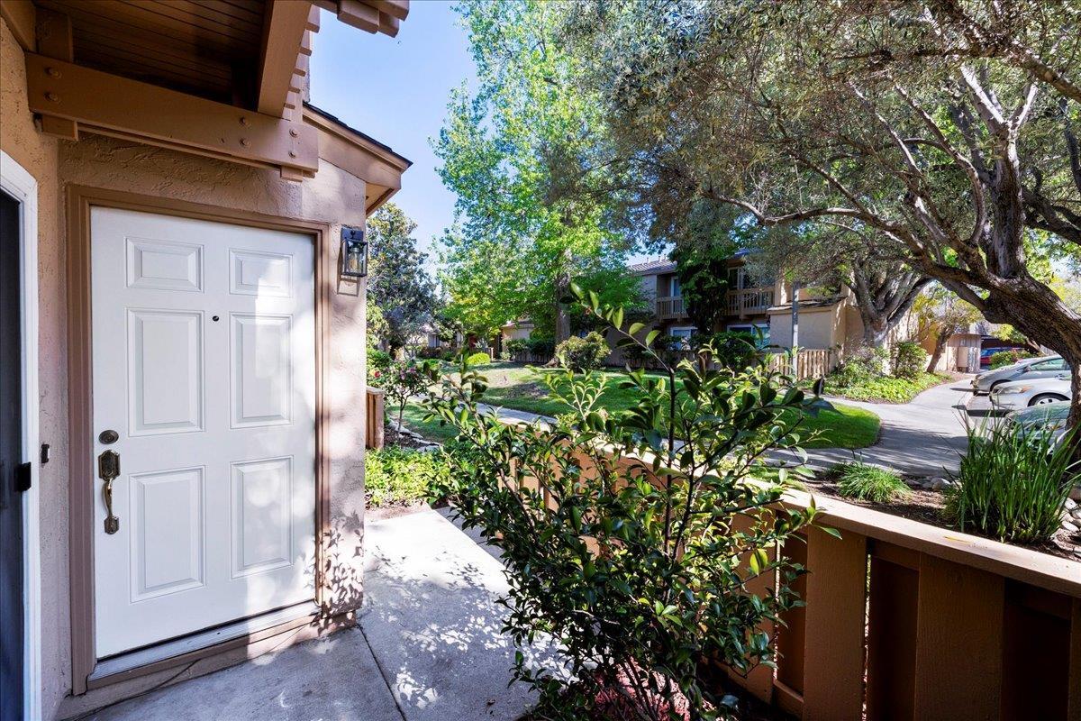 Property Photo:  125 Connemara Way 16  CA 94087 