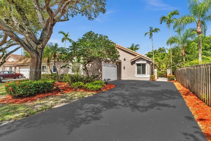Property Photo: 269 NW 101st Ave FL 33324