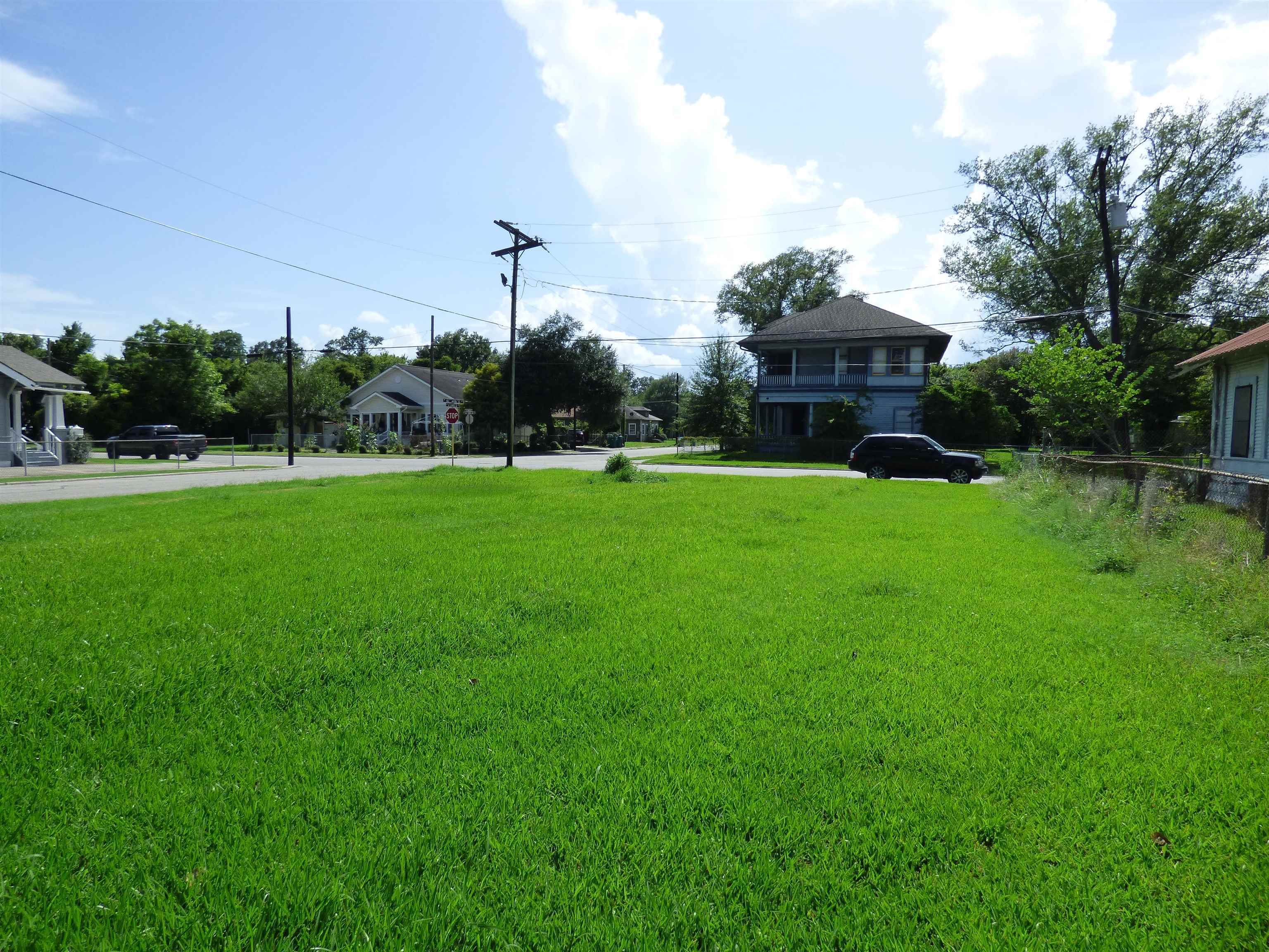 Property Photo: 702 4th St TX 77630