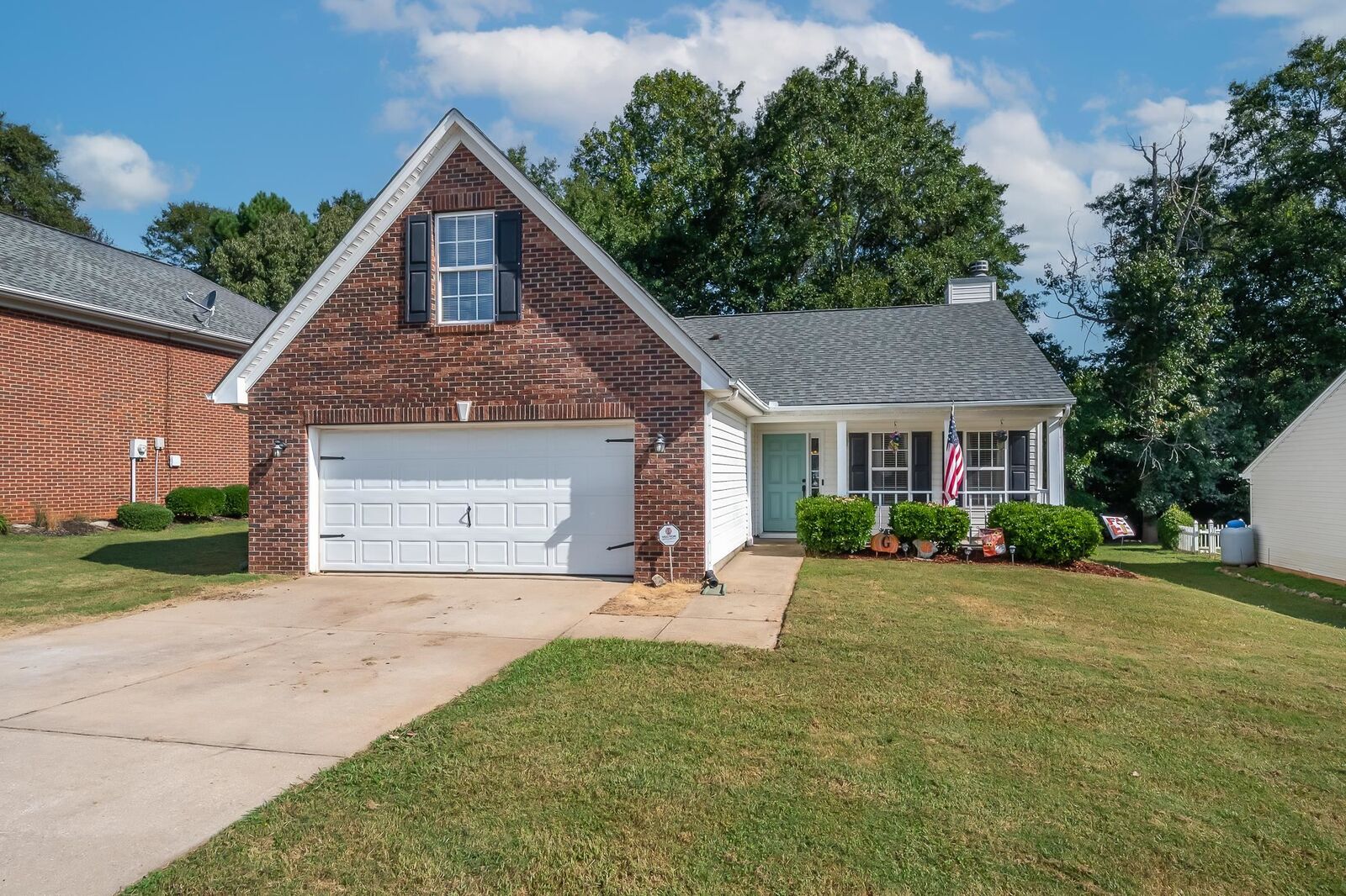 Property Photo: 864 Thornbird Circle SC 29316