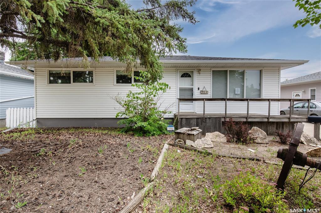 Property Photo:  1245 Grace Street  SK S6H 3C6 