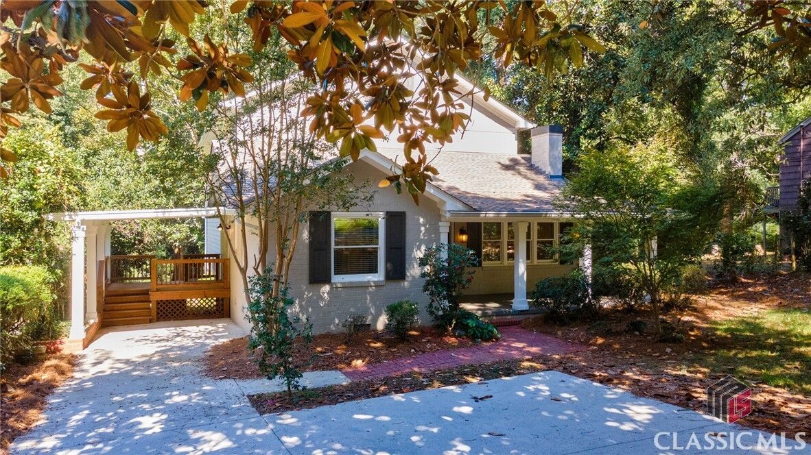 Property Photo: 584 Highland Avenue GA 30606