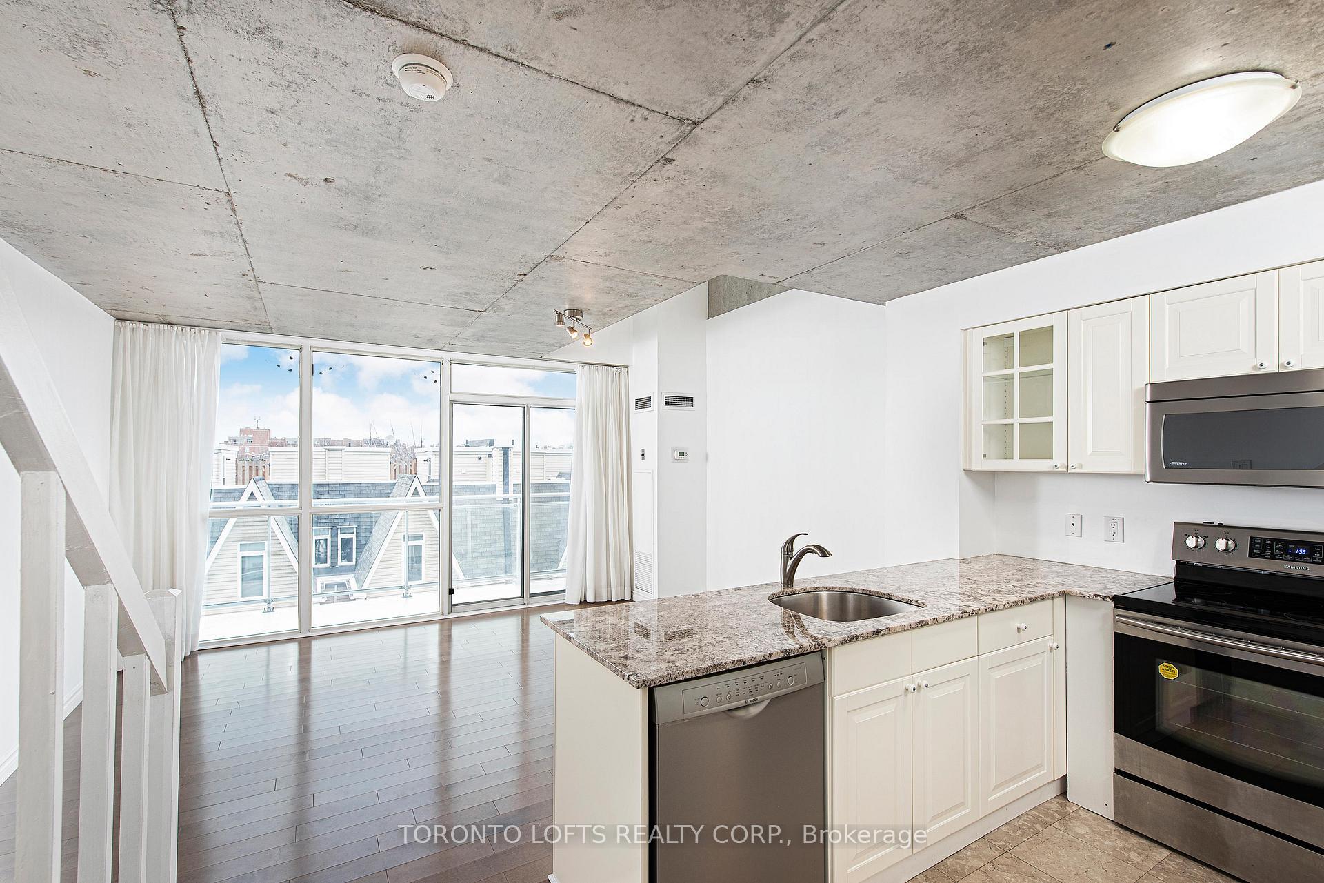 Property Photo: 954 King Street W 523 ON M6K 3L9