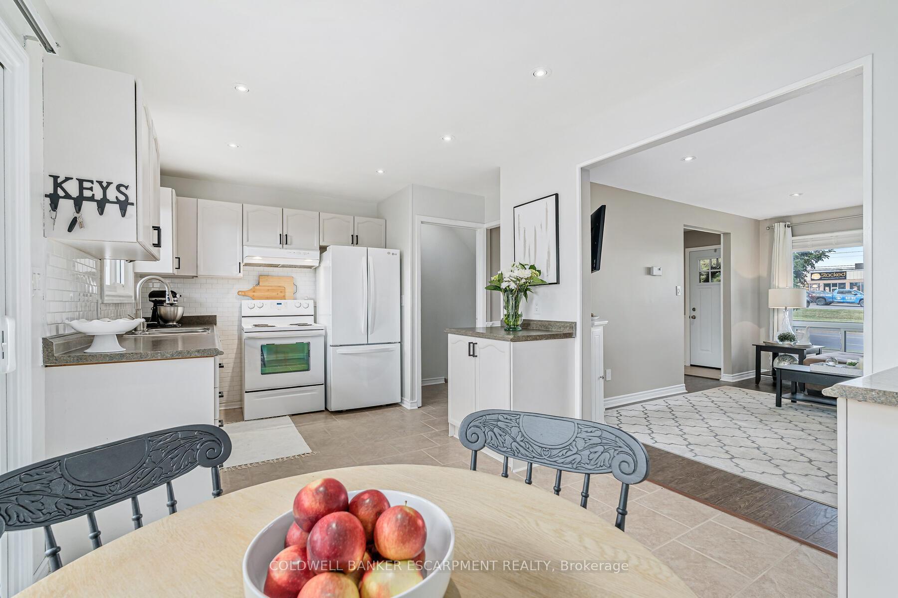 Property Photo: 20 Mountainview Road S 27 ON L7G 4K3