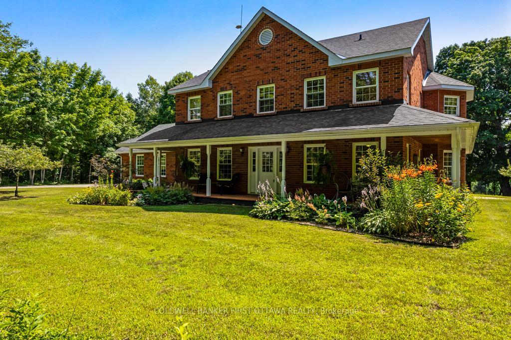 Photo de la propriété: 512 Old Perth Road ON K7C 0C5
