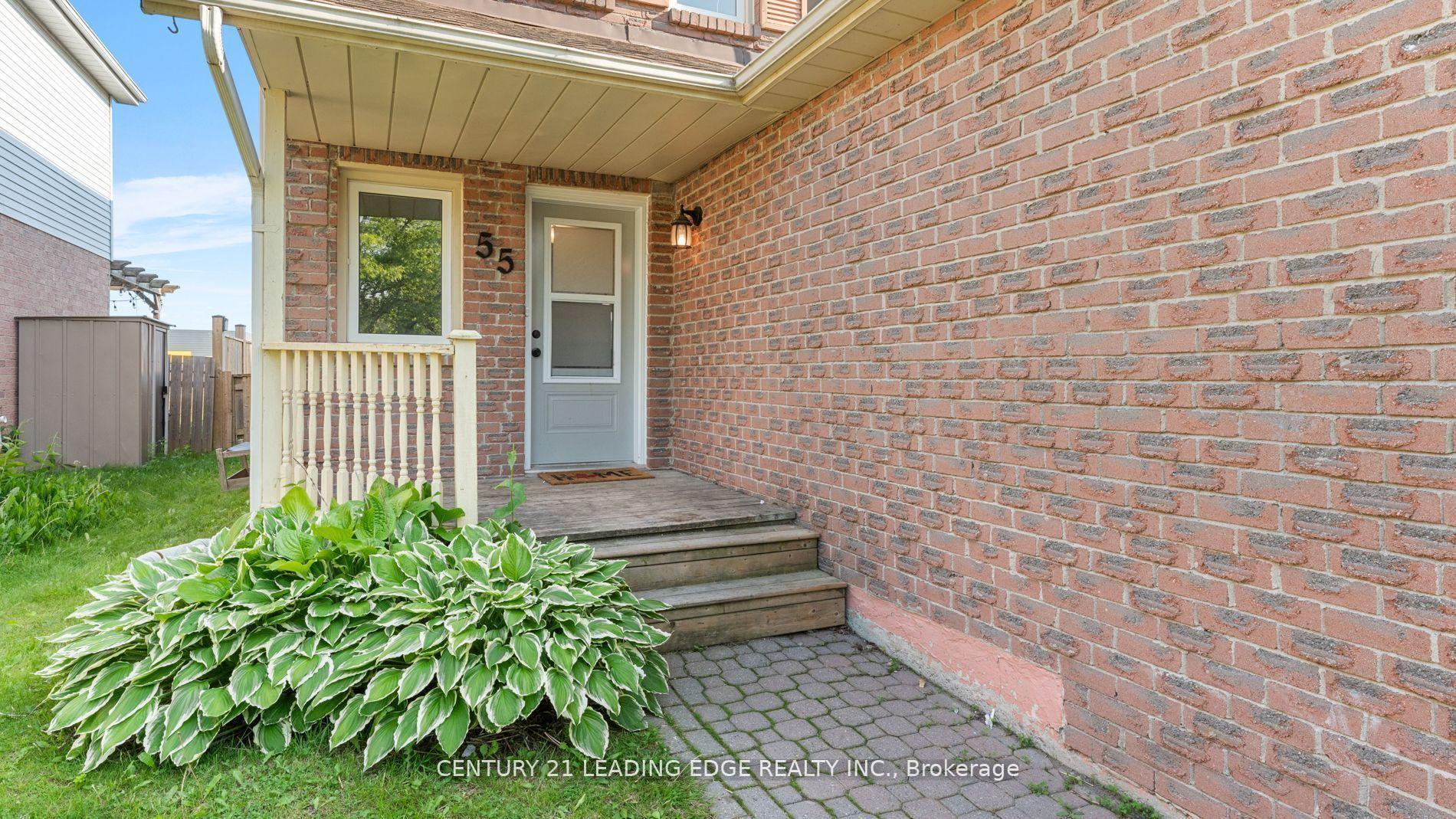 Property Photo:  55 Turnberry Crescent  ON L1E 1A4 