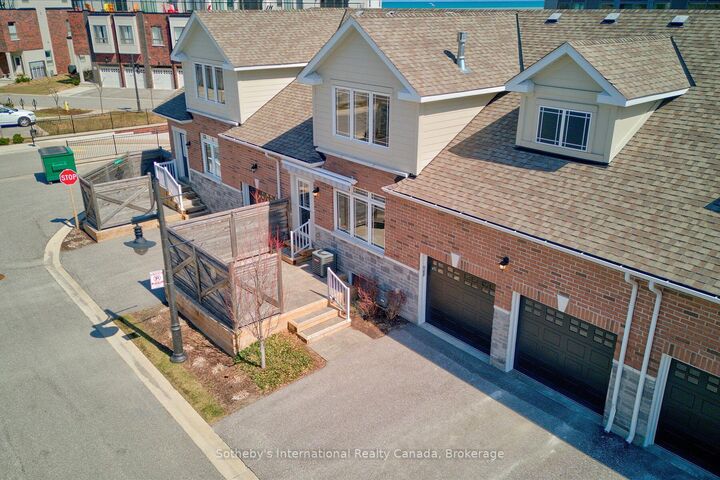 Property Photo:  4 Emerson Mews  ON L9Y 2X4 