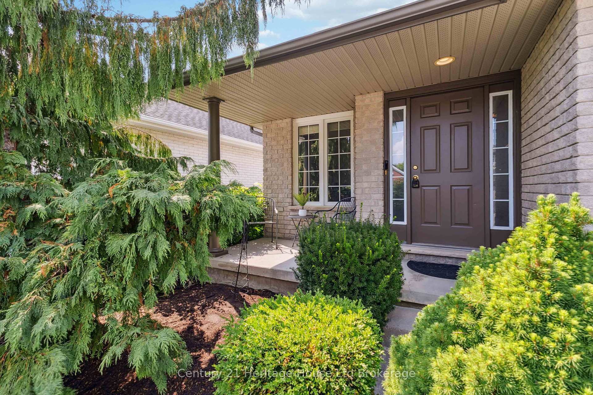 Property Photo: 2234 Thornicroft Crescent ON N6P 1T6