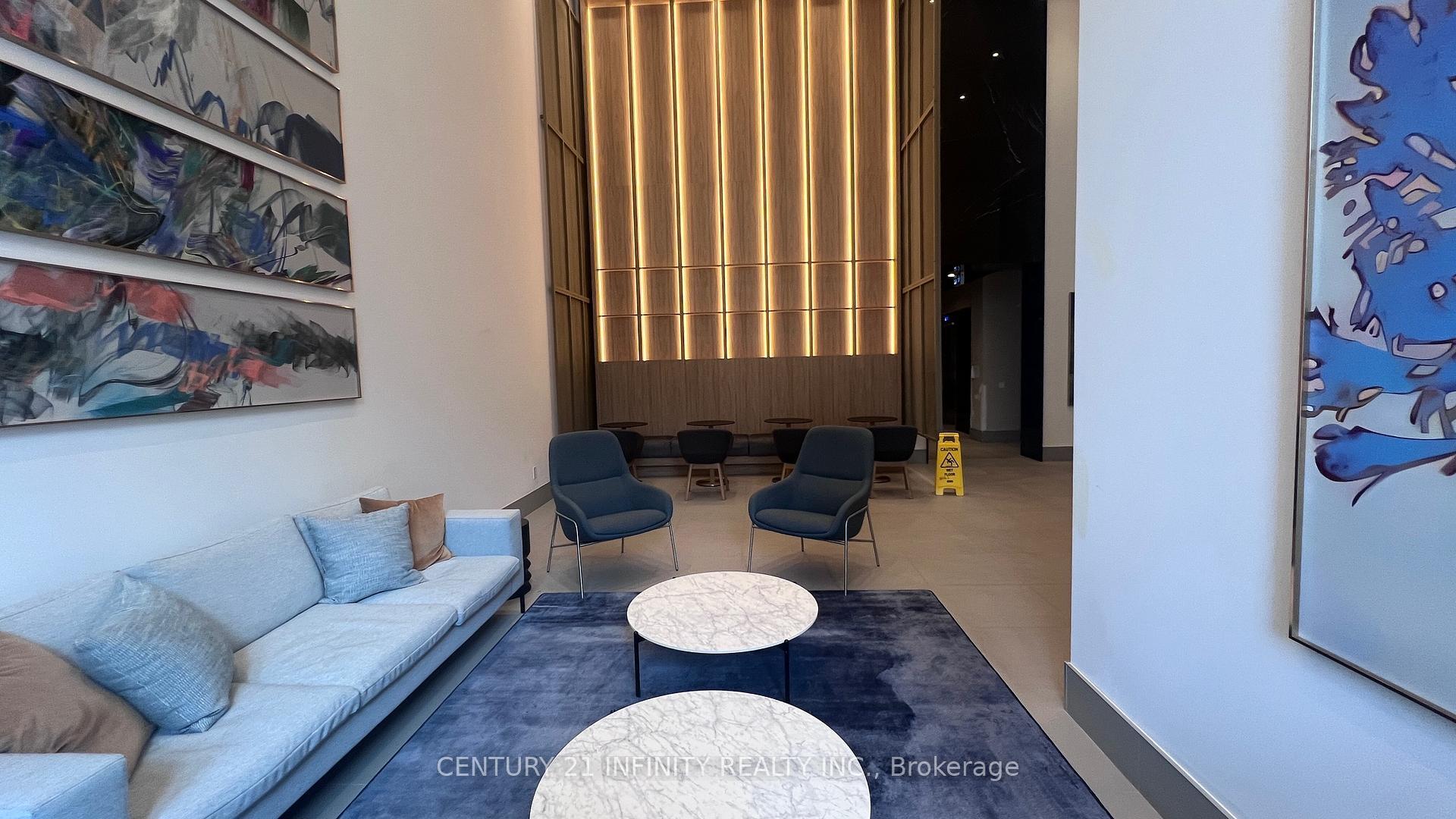 Property Photo:  430 Square One Drive 3509  ON L5B 0L6 