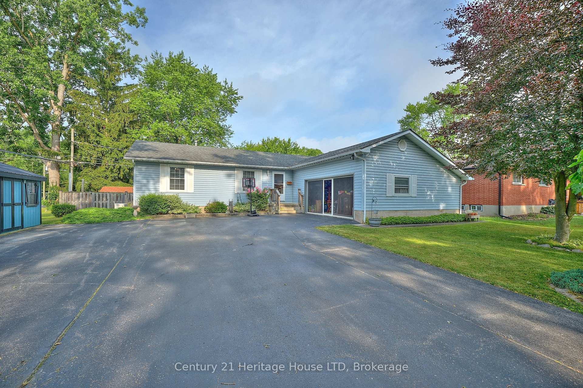 Property Photo: 655 Parkdale Avenue ON L2A 5B5