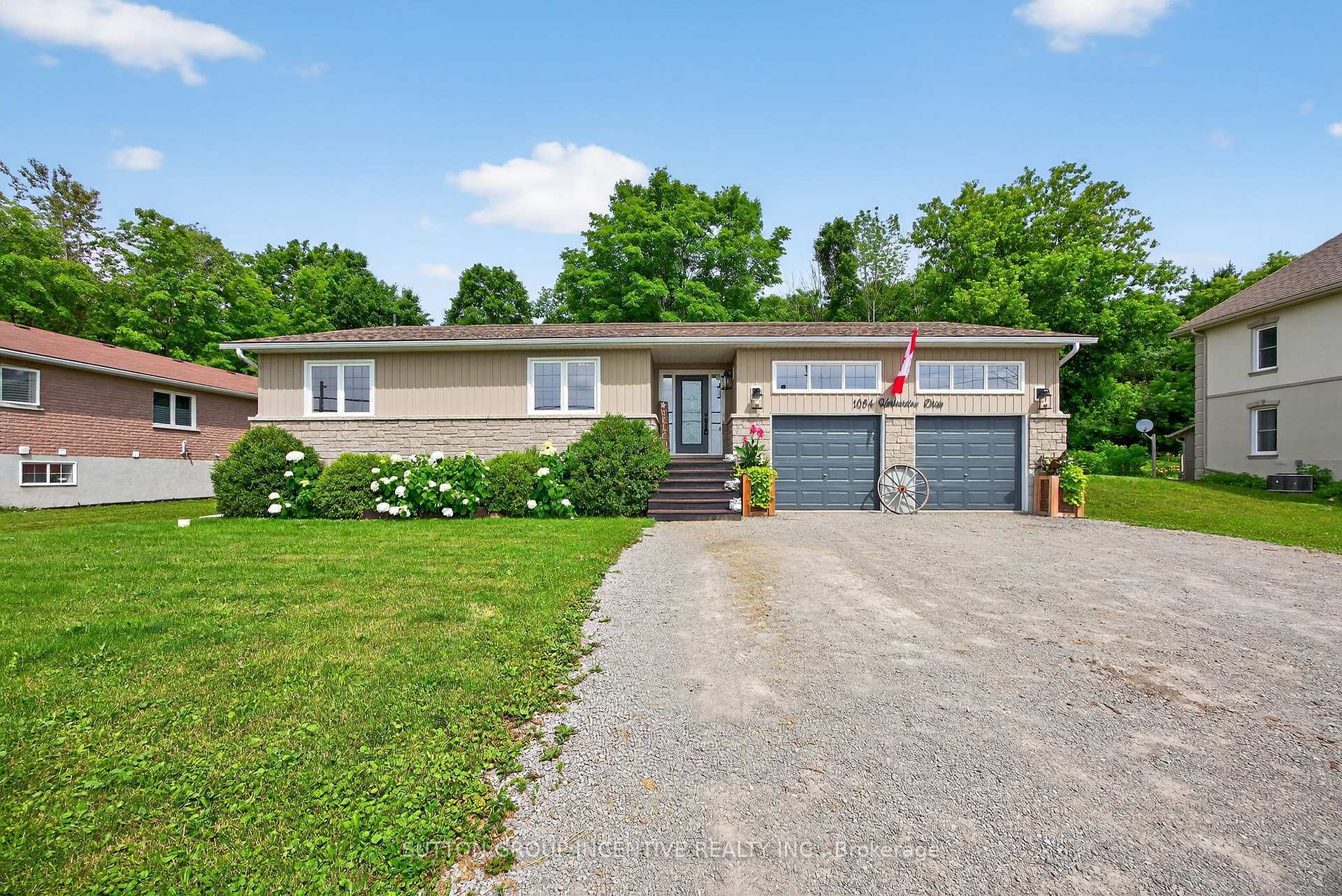 Property Photo:  1084 Harbourview Drive  ON L4R 5J4 