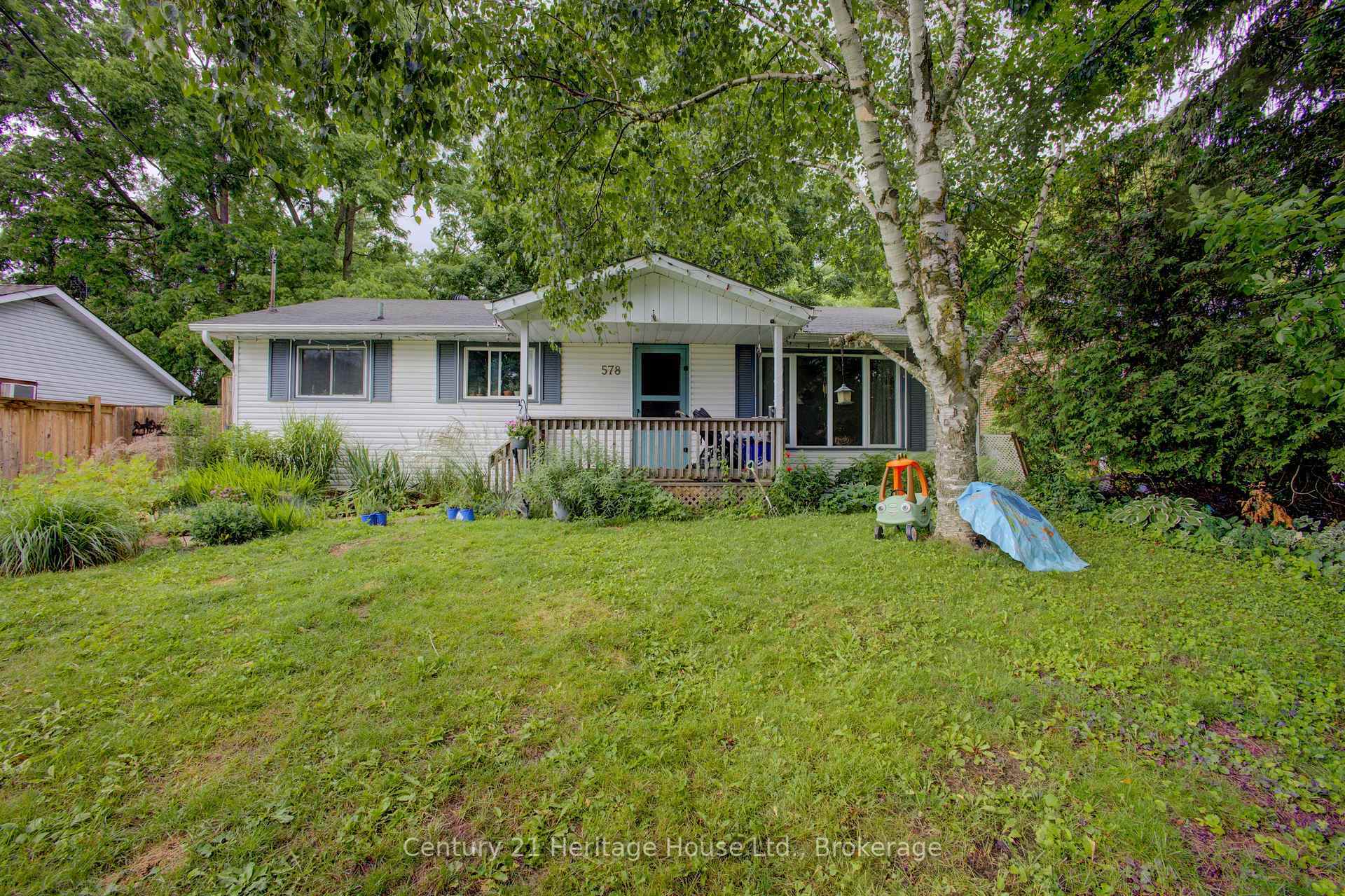 Property Photo: 578 Saddler Street E ON N0G 1R0