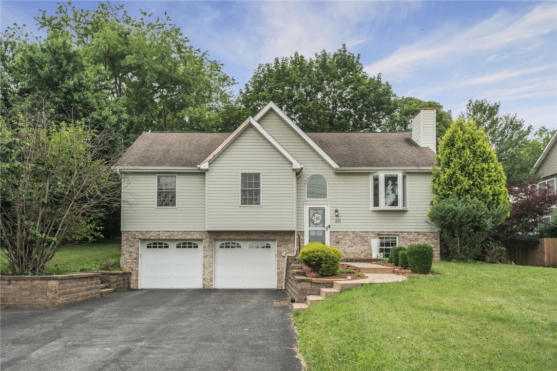 Property Photo: 231 Loretta Dr PA 15146
