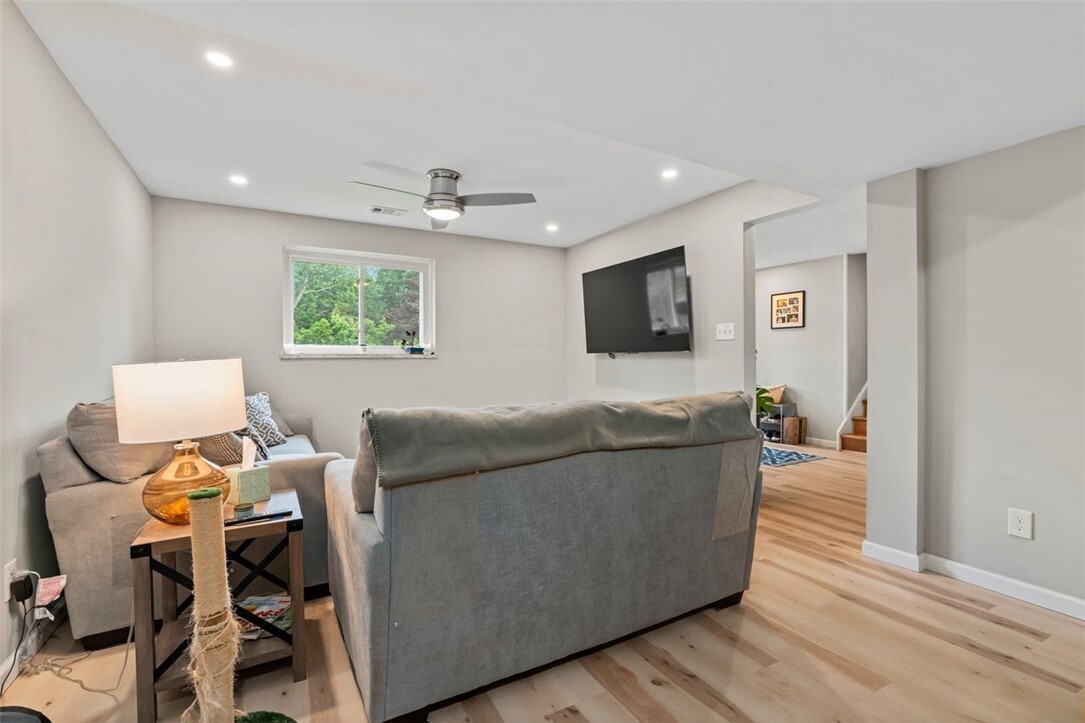 Property Photo: 4 Thornridge Rd PA 15202