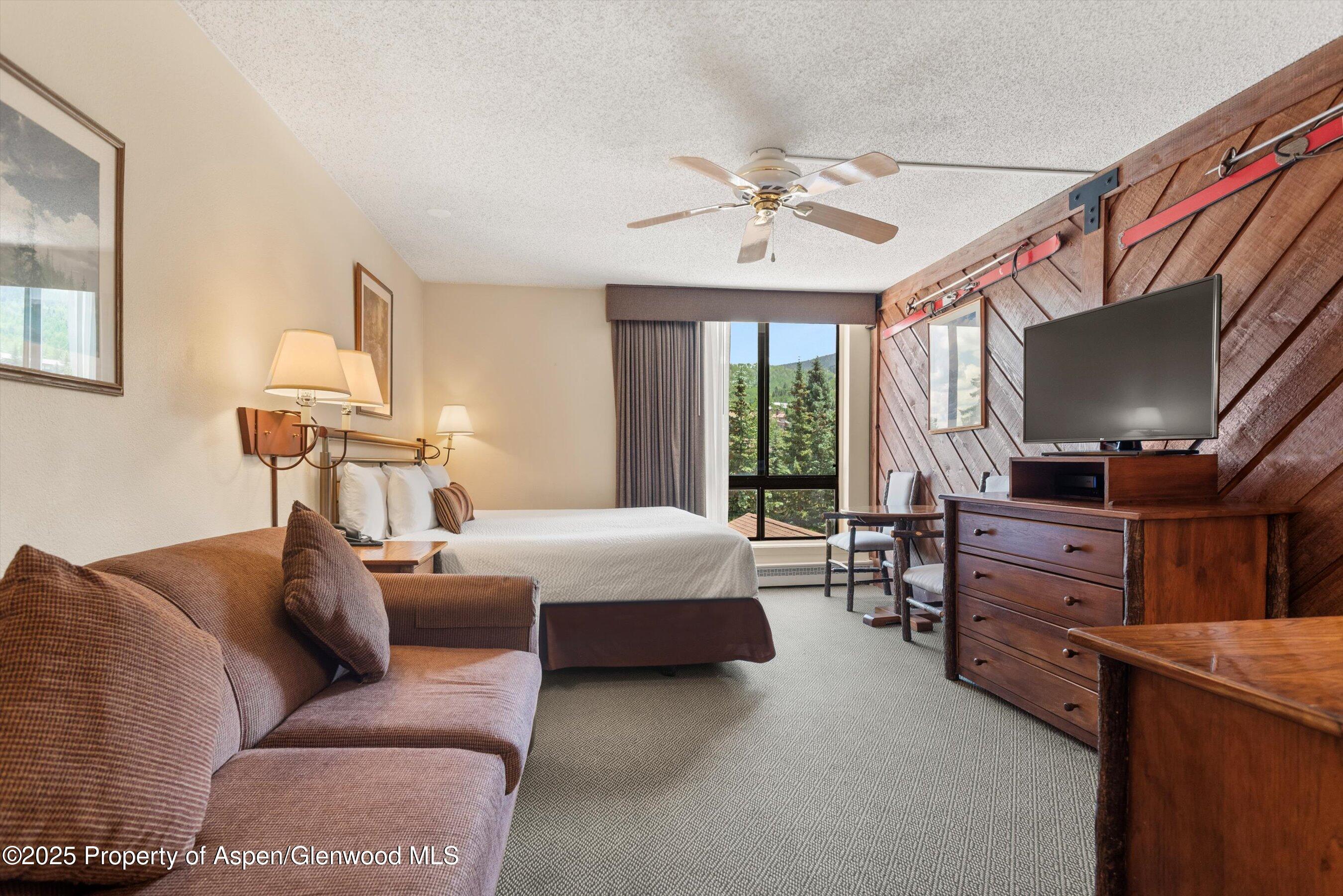 Property Photo: 300 Carriage Way 623 &Amp 625 CO 81615