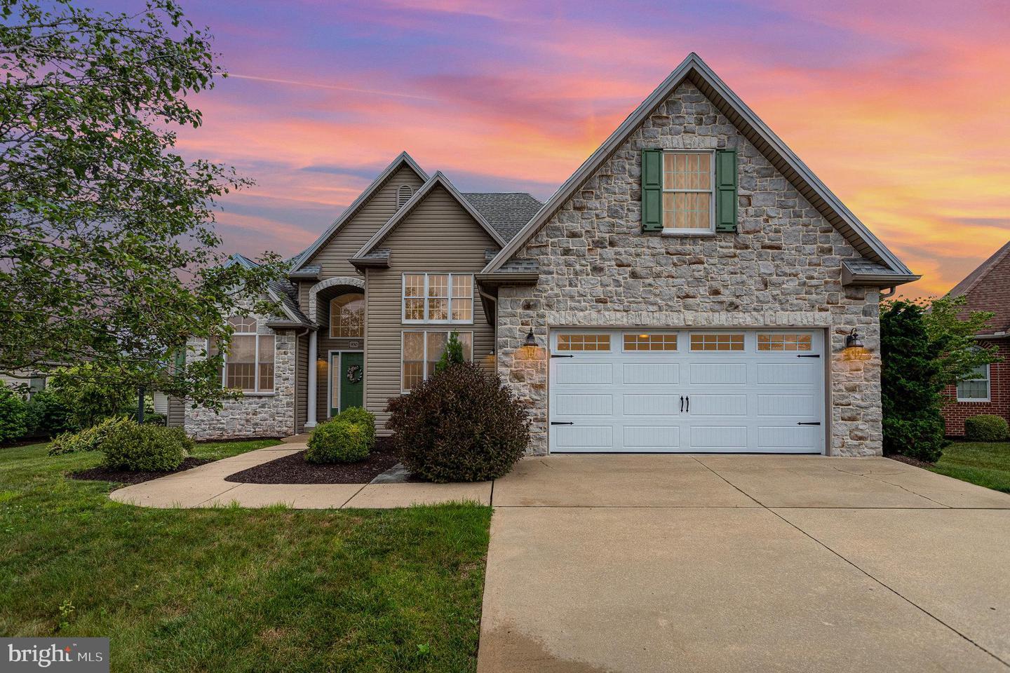 Property Photo: 930 Cyprus Lane PA 17050